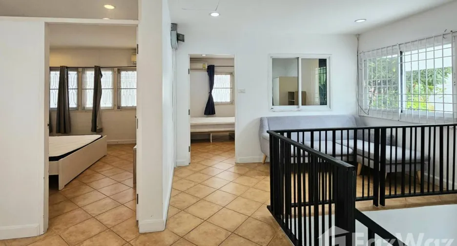 Haus zur Miete mit 3 Zimmer in Saphan Sung, Bangkok
