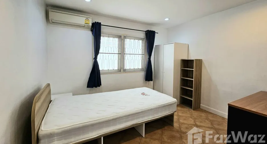 Haus zur Miete mit 3 Zimmer in Saphan Sung, Bangkok