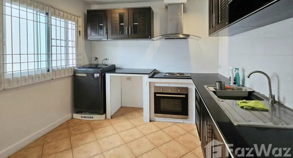 Haus zur Miete mit 3 Zimmer in Saphan Sung, Bangkok