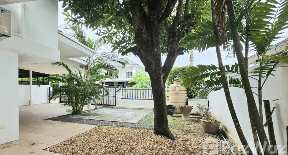 Haus zur Miete mit 3 Zimmer in Saphan Sung, Bangkok