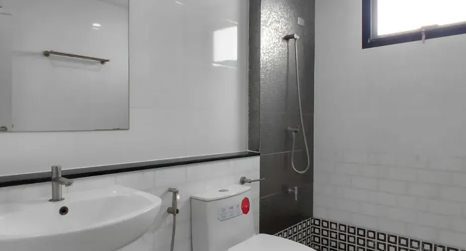 For rent 3 bedrooms townhouse in Chom Thong, Bangkok