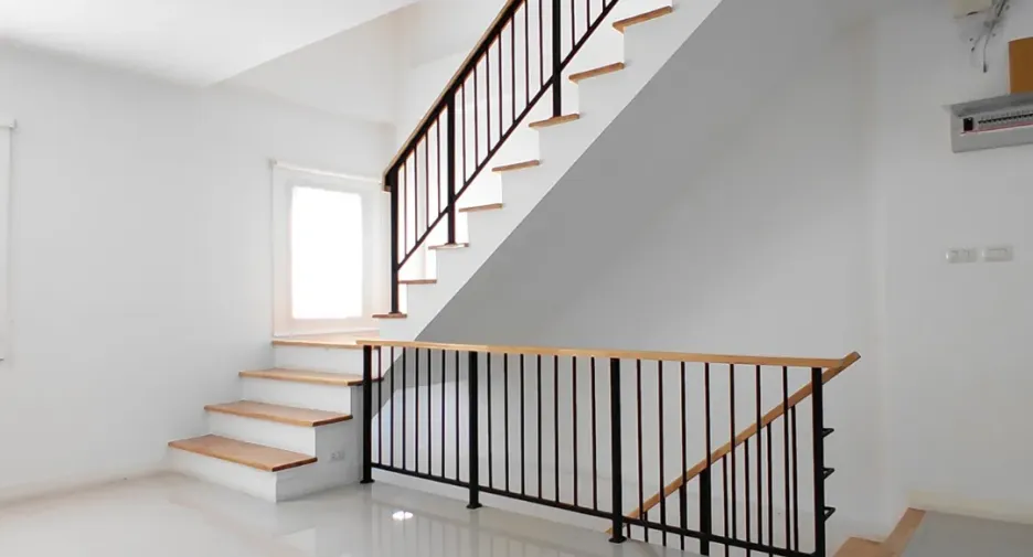 For rent 3 bedrooms townhouse in Chom Thong, Bangkok