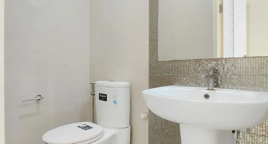 For rent 3 bedrooms townhouse in Chom Thong, Bangkok