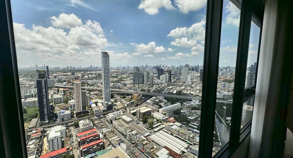 For rent 2 bedrooms condo in Watthana, Bangkok