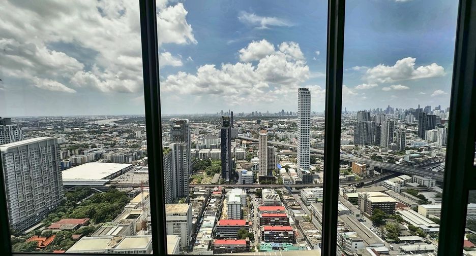 For rent 2 bedrooms condo in Watthana, Bangkok