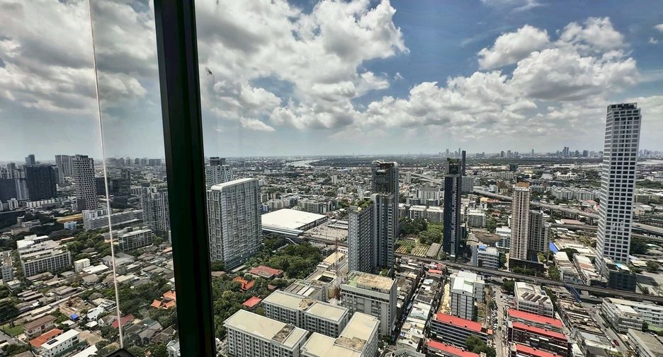 For rent 2 bedrooms condo in Watthana, Bangkok