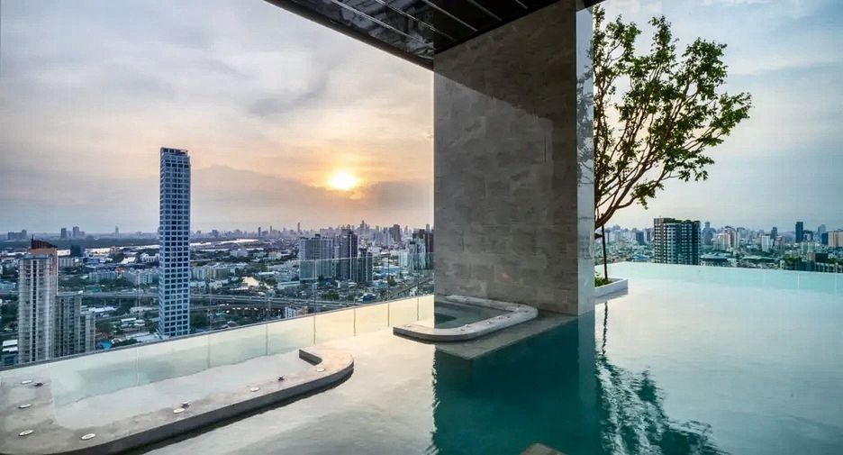For rent 2 bedrooms condo in Watthana, Bangkok