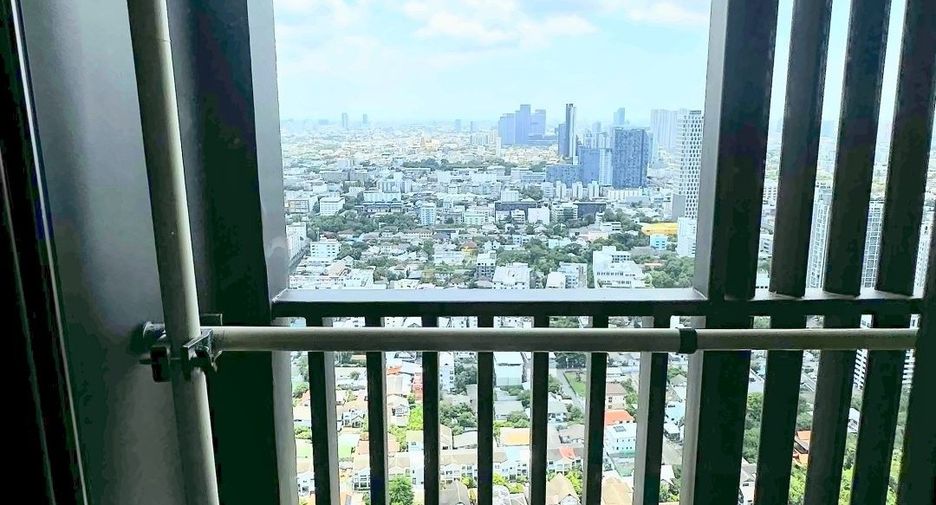 For rent 2 bedrooms condo in Watthana, Bangkok