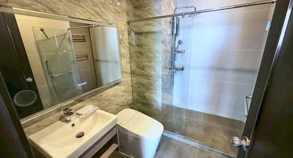 For sale 2 bedrooms condo in Watthana, Bangkok