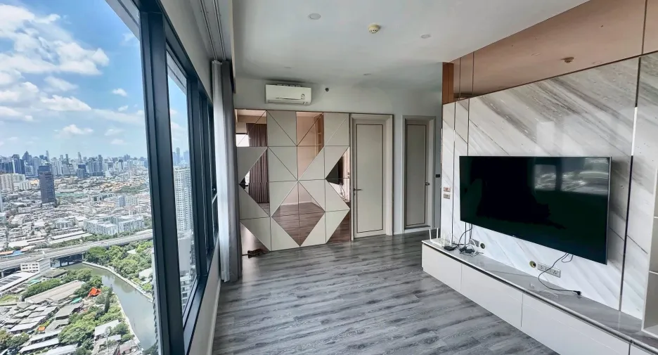 For sale 2 bedrooms condo in Watthana, Bangkok