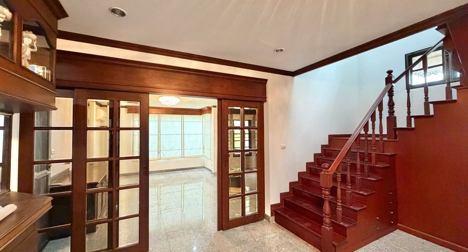Haus zur Miete mit 3 Zimmer in Mueang Samut Prakan, Samut Prakan