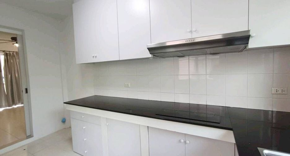 À vendre et à louer 4 chambres maison à Bang Sao Thong, Samut Prakan