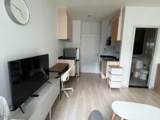 Wohnung zur Miete mit Studio in Huai Khwang, Bangkok