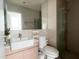 Wohnung zur Miete mit Studio in Huai Khwang, Bangkok