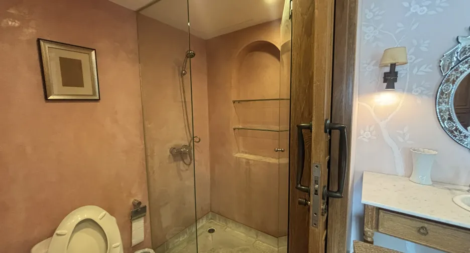 For sale 2 ベッドルーム condo in Pathum Wan, Bangkok