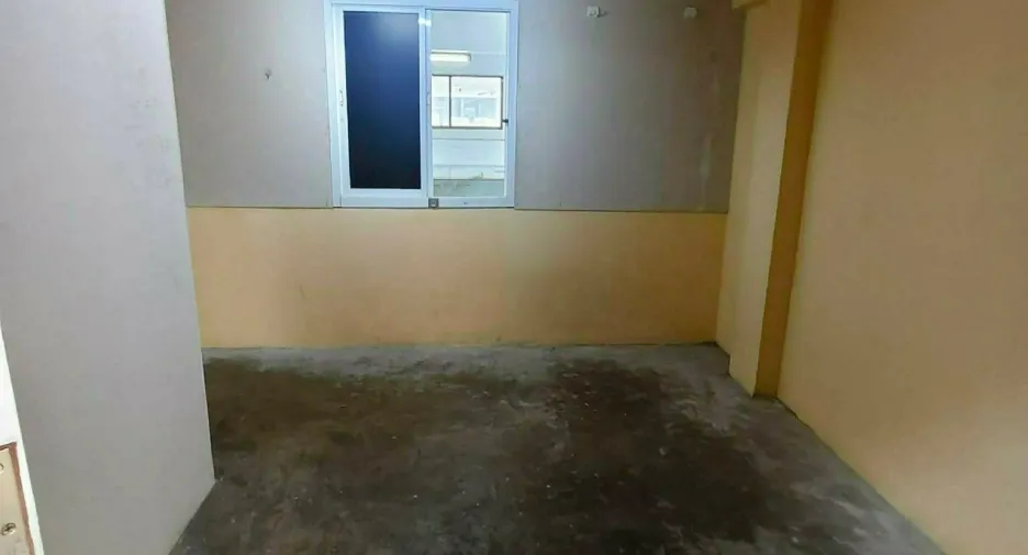 For rent 3 bedrooms retail Space in Khlong Toei, Bangkok