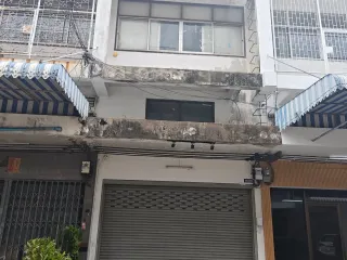 For rent 3 bedrooms retail Space in Khlong Toei, Bangkok
