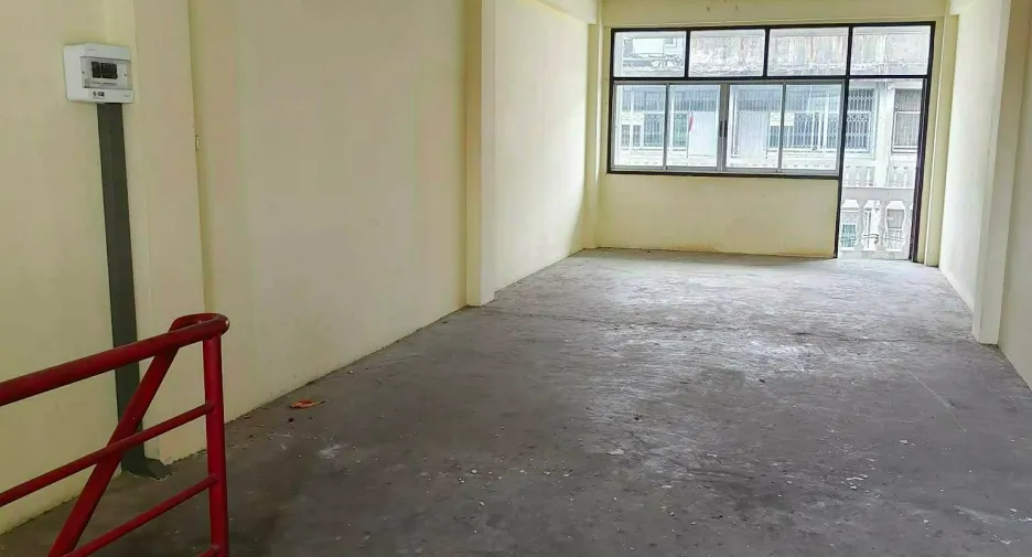 For rent 3 bedrooms retail Space in Khlong Toei, Bangkok