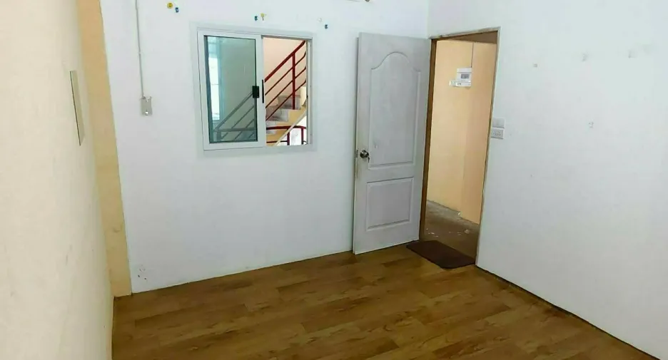 For rent 3 bedrooms retail Space in Khlong Toei, Bangkok