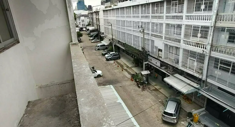 For rent 3 bedrooms retail Space in Khlong Toei, Bangkok