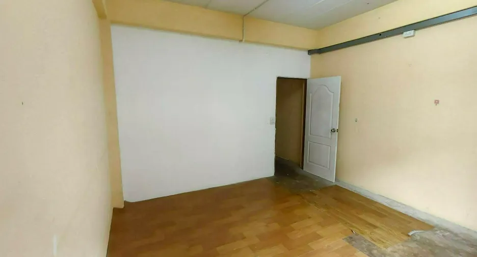 For rent 3 bedrooms retail Space in Khlong Toei, Bangkok