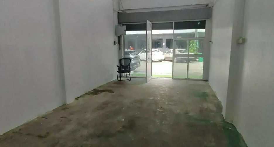 For rent 3 bedrooms retail Space in Khlong Toei, Bangkok