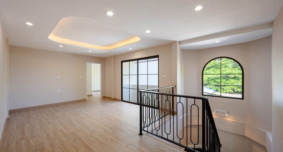 出售 4 卧室 独立屋 在 Bang Na, 曼谷