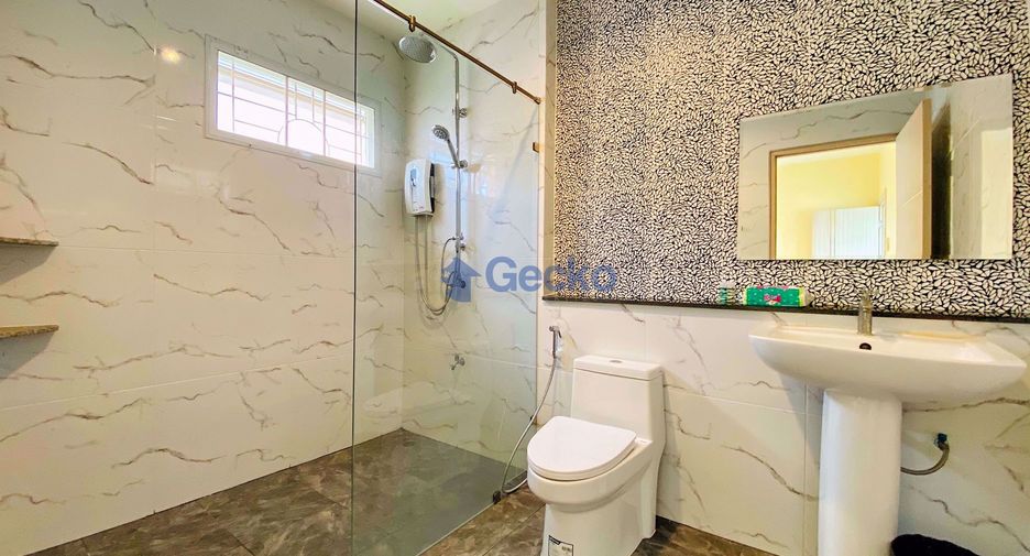 Haus zur Miete mit 4 Zimmer in Bang Lamung, Chonburi