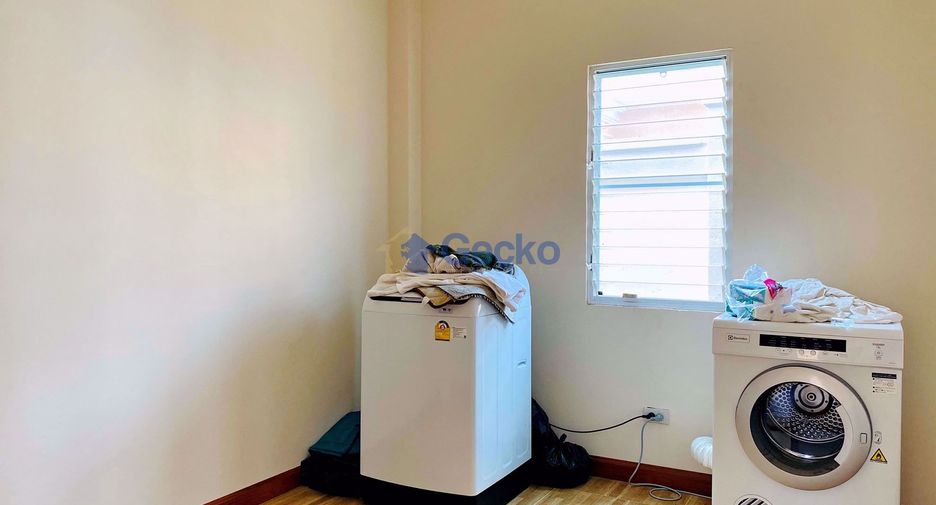 Haus zur Miete mit 4 Zimmer in Bang Lamung, Chonburi