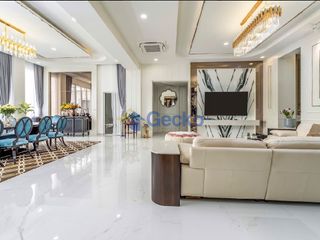 Casa en venta de 7 habitaciones en Bang Lamung, Chonburi