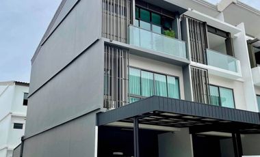 For rent そして for sale 3 ベッドルーム townhouse in Lat Phrao, Bangkok