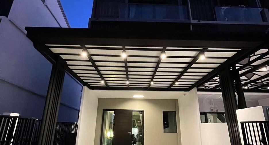 For rent そして for sale 3 ベッドルーム townhouse in Lat Phrao, Bangkok