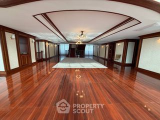 For sale 6 bedrooms condo in Phaya Thai, Bangkok