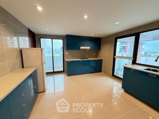 For sale 6 bedrooms condo in Phaya Thai, Bangkok