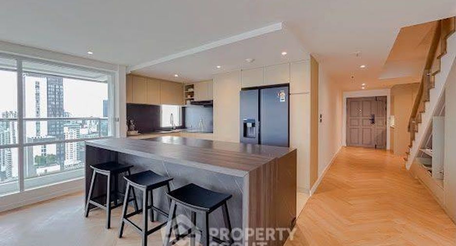 For sale 3 bedrooms condo in Watthana, Bangkok