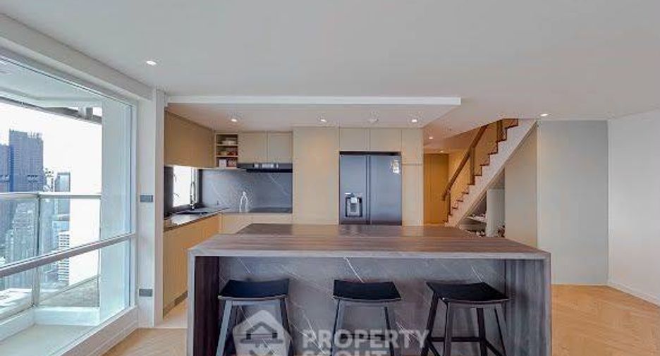 For sale 3 bedrooms condo in Watthana, Bangkok