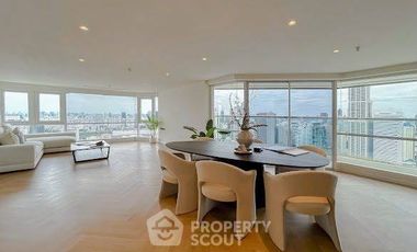For sale 3 bedrooms condo in Watthana, Bangkok