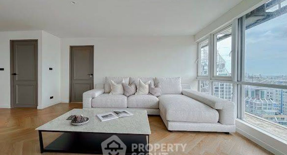 For sale 3 bedrooms condo in Watthana, Bangkok