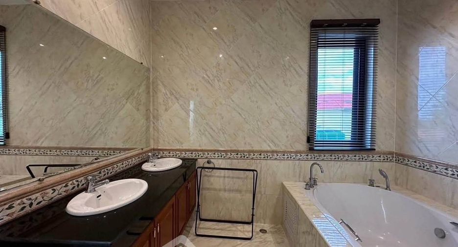 For rent and for sale 4 bedrooms villa in Bang Lamung, Chonburi