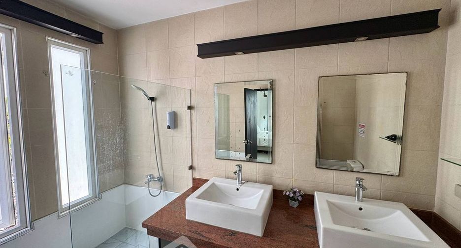 For sale 3 bedrooms villa in Bang Lamung, Chonburi