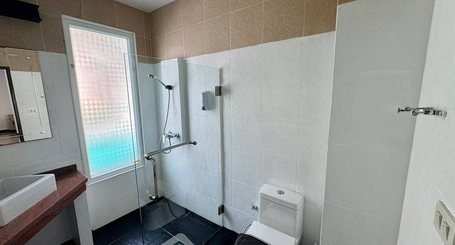 For sale 3 bedrooms villa in Bang Lamung, Chonburi