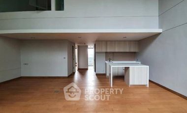 For sale 3 bedrooms condo in Khlong Toei, Bangkok