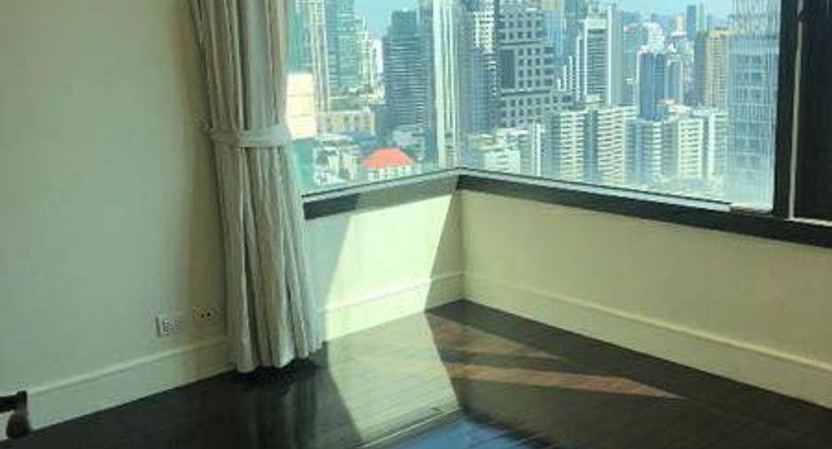 For sale 2 bedrooms condo in Khlong Toei, Bangkok