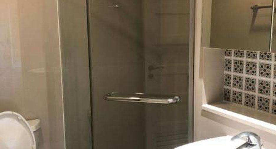 For sale 2 bedrooms condo in Khlong Toei, Bangkok