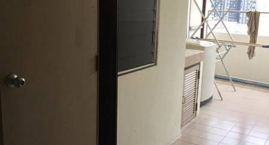 For sale 3 bedrooms condo in Watthana, Bangkok