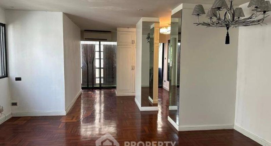 For sale 4 bedrooms condo in Sathon, Bangkok