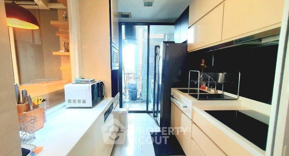 For sale 2 ベッドルーム condo in Phra Khanong, Bangkok