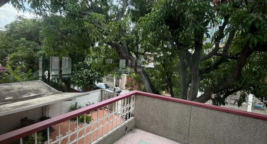 For sale and for rent 2 bedrooms retail Space in Watthana, Bangkok