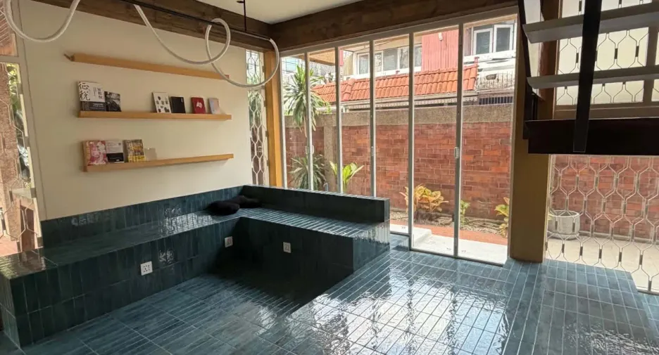 For sale and for rent 2 bedrooms retail Space in Watthana, Bangkok