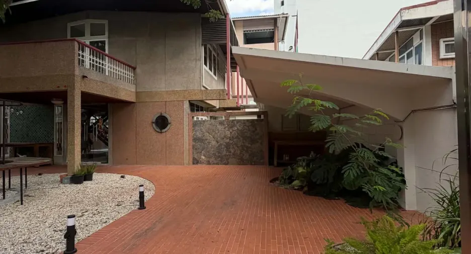For sale and for rent 2 bedrooms retail Space in Watthana, Bangkok